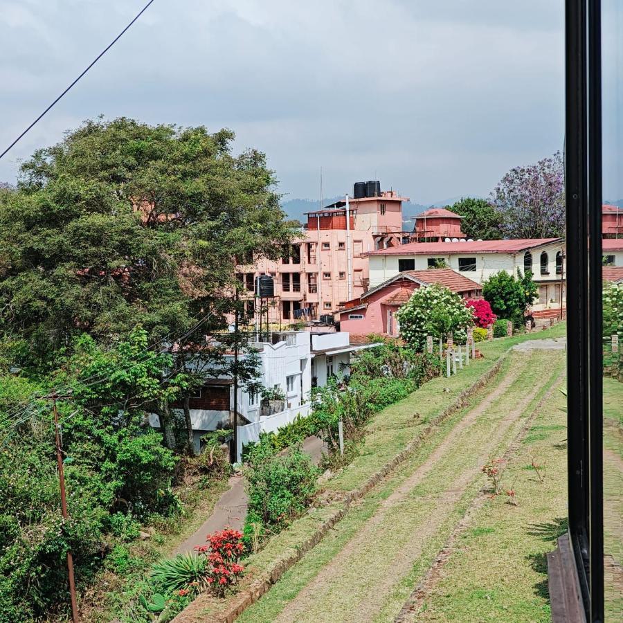 Camellia Heights 1&2 Bed and Breakfast Coonoor Eksteriør billede
